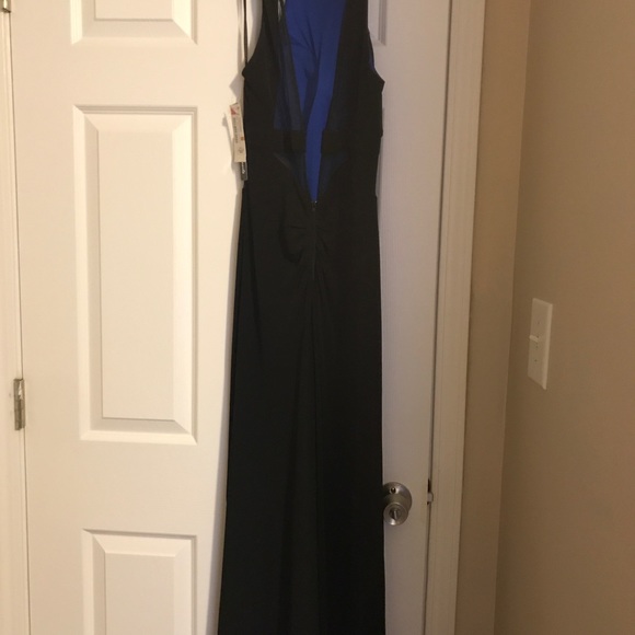 Formal gown - Picture 4 of 4